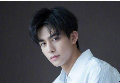 宋威龙恋情爆料最新视频,甜蜜互动引网友热议 第1张 宋威龙恋情爆料最新视频,甜蜜互动引网友热议 第1张